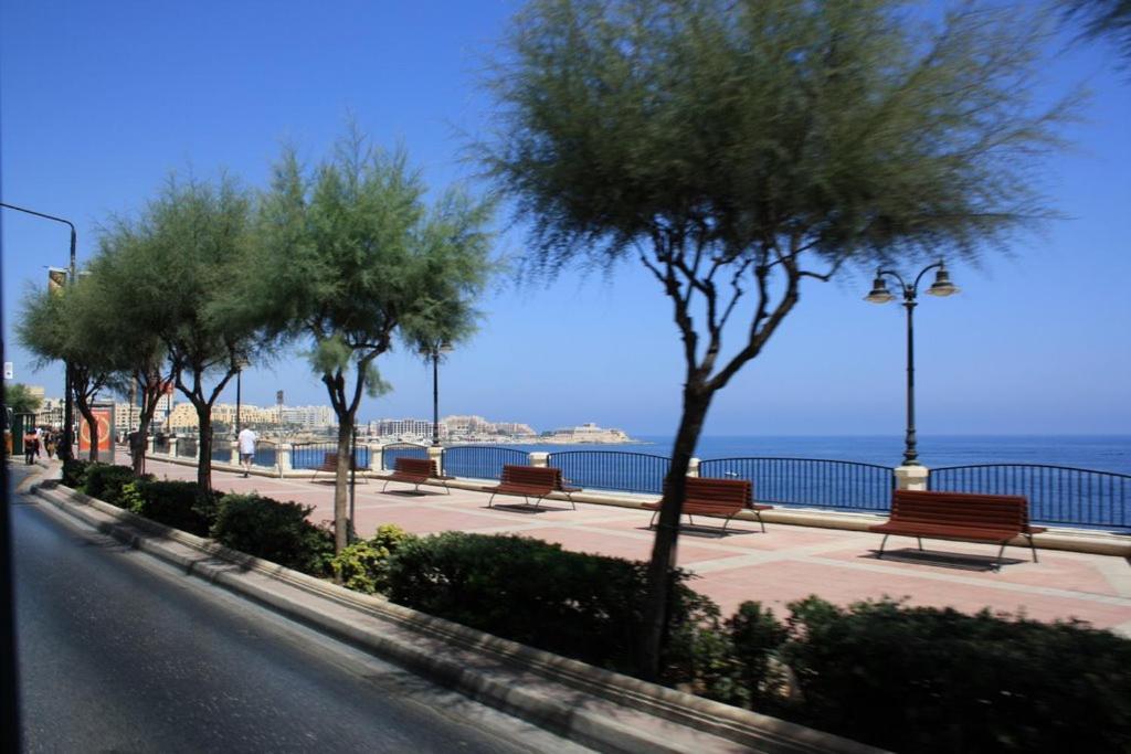 Chic 2Br Penthouse Steps From The Promenade Apartment Sliema Exterior photo
