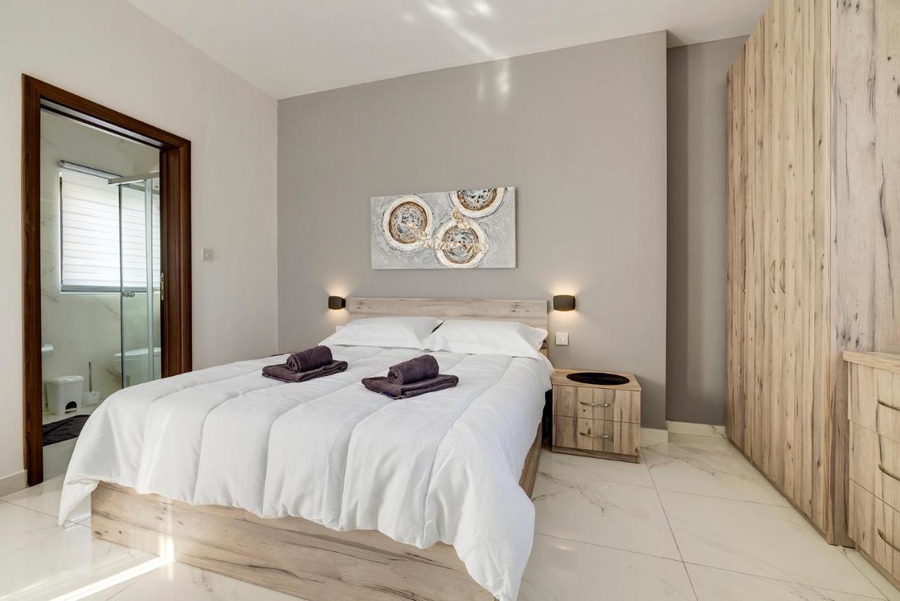 Chic 2Br Penthouse Steps From The Promenade Apartment Sliema Exterior photo