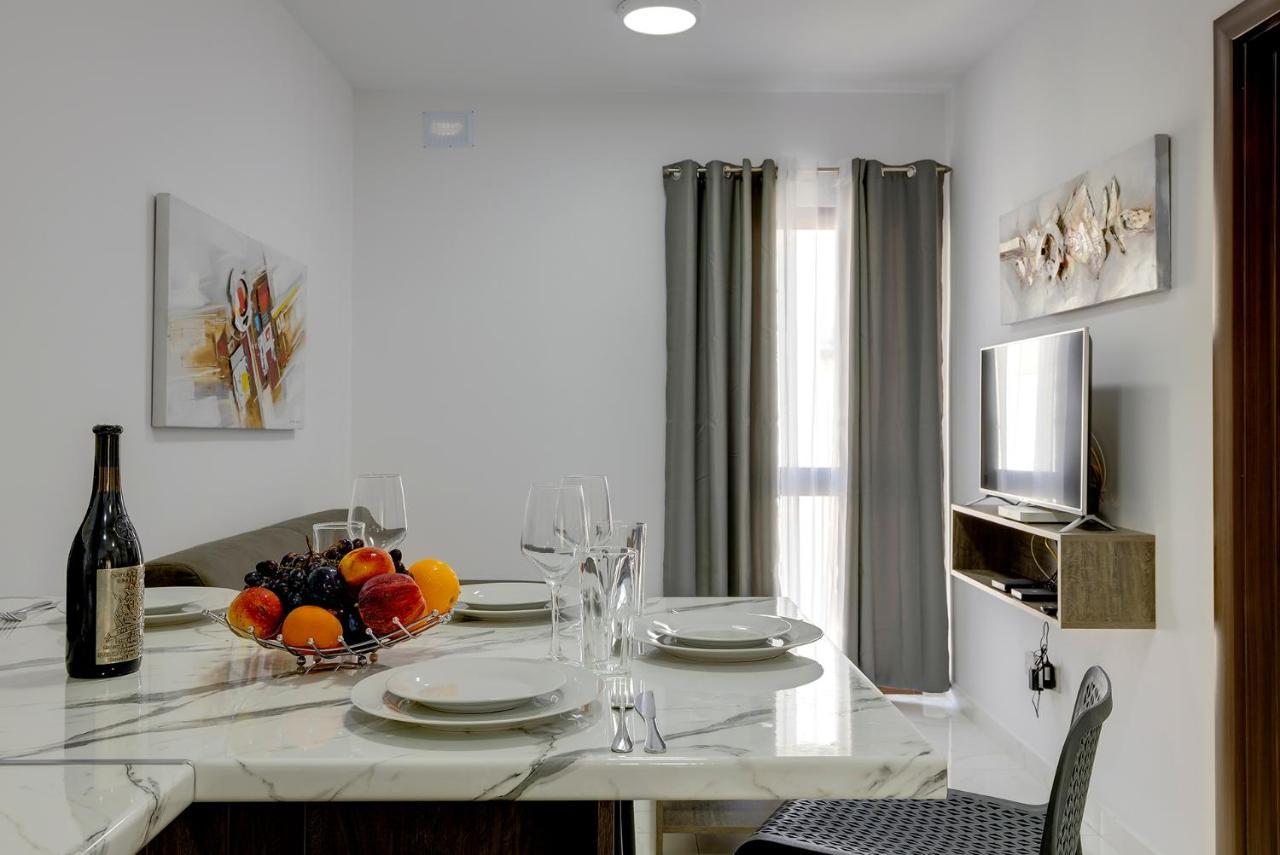 Chic 2Br Penthouse Steps From The Promenade Apartment Sliema Exterior photo